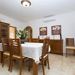 Villa Tonia